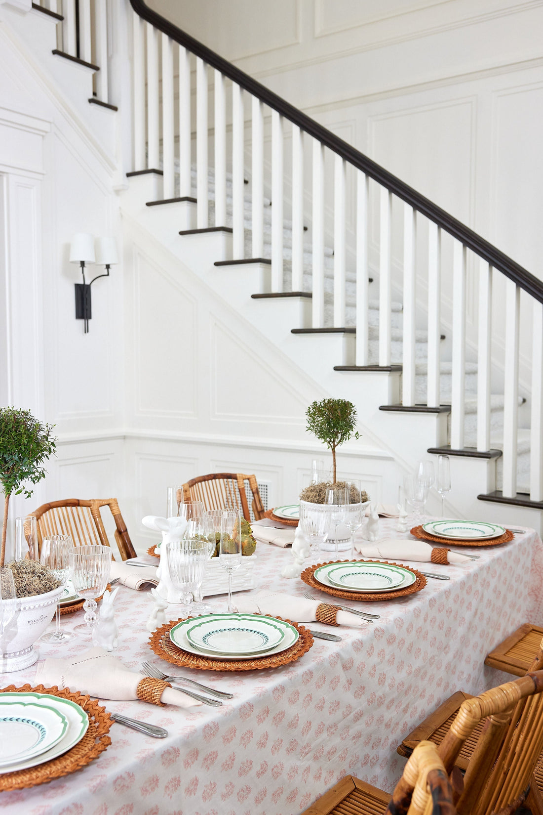 A Simple & Elegant Spring Tablescape